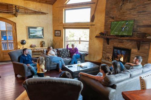 a group of people sitting in a living room at Grin Inn Bear It in Branson