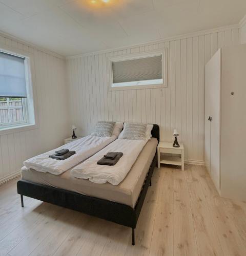 a bedroom with a bed with two towels on it at Nyoppusset leilighet i klassisk hus! in Lillehammer