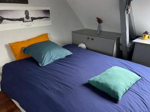Ένα ή περισσότερα κρεβάτια σε δωμάτιο στο Chambre à la campagne