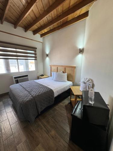 Postel nebo postele na pokoji v ubytování Hotel Paris