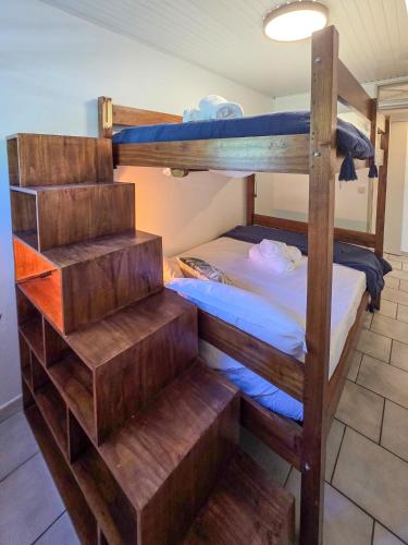 two bunk beds in a room with a bed at Ti Kay Paradi T3 - Les pieds dans l'eau in Saint-Pierre