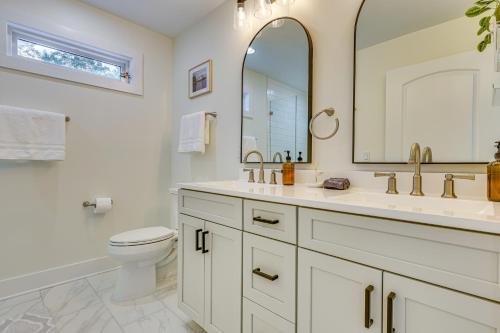 a bathroom with a toilet and a sink and a mirror at 6 Mi to Appalachian Trail Modern Front Royal Gem! in Paris