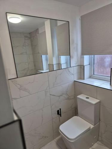 Bilik mandi di Top Floor Penthouse suite Near NEC BHX HS2