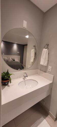 Ένα μπάνιο στο Flat Century Plaza