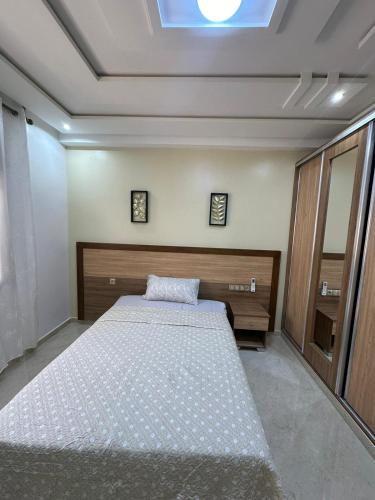Ένα ή περισσότερα κρεβάτια σε δωμάτιο στο appartement à fes