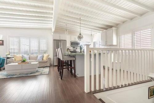 Φωτογραφία από το άλμπουμ του Walk 2 Beach, Parking, AC, WD,15min 2LAX,Remodel σε Manhattan Beach