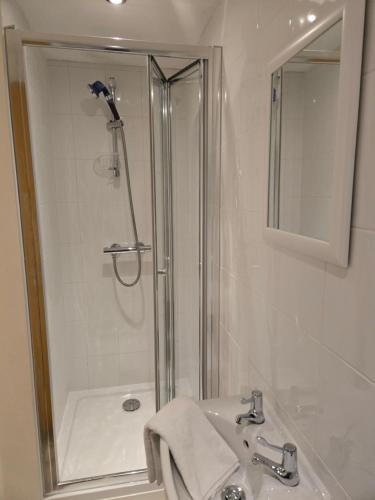 Koupelna v ubytování The Cosy Pod Studio - Short Stay in Salford
