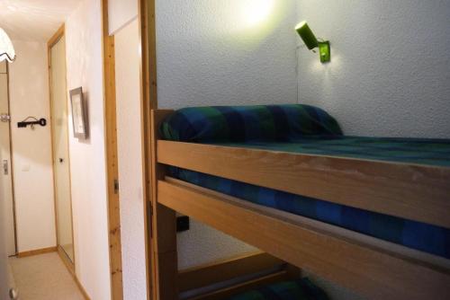 - deux lits superposés dans une chambre dans l'établissement Résidence Gebroulaz - GEBROULAZ 14 MAE-4451, à Les Allues