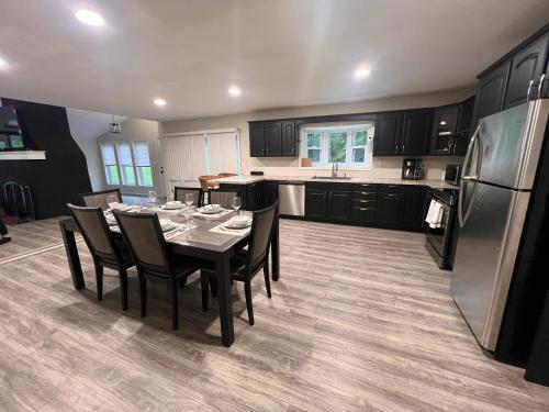 Kuchyň nebo kuchyňský kout v ubytování Peaceful home in mount bethel, PA