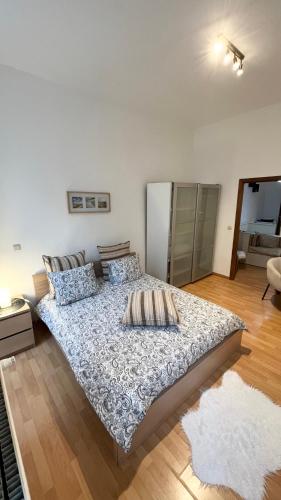 a bedroom with a large bed in a room at Cosy flat - EU district - Center - 4 persons in Brussels