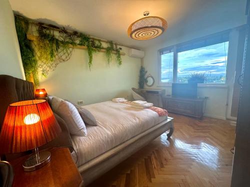 Postel nebo postele na pokoji v ubytování Bamboo tree Apartment
