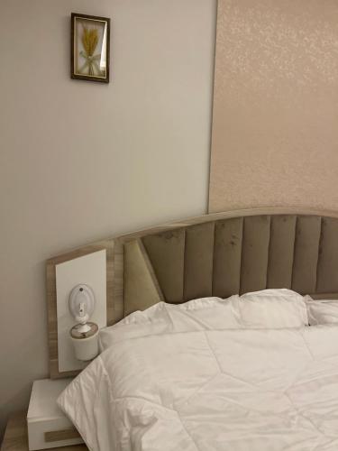 Postel nebo postele na pokoji v ubytování شالية Night Time الطائف