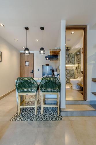 a dining room with two chairs and a table at De la cruz Studio Apartments in Cartagena de Indias