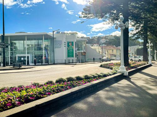 a street with flowers in front of a building at Swiss-Belhotel Napier in Napier