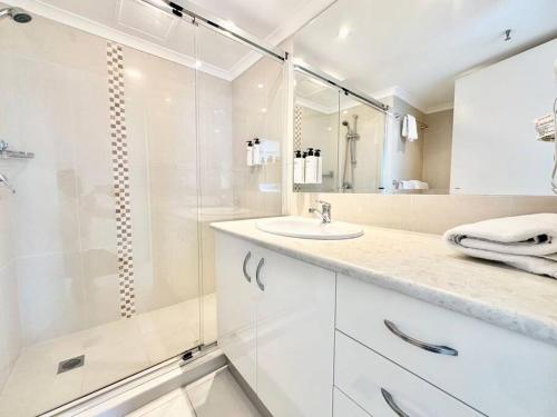 Bilik mandi di Beach Haven, 28th Floor Ocean Views