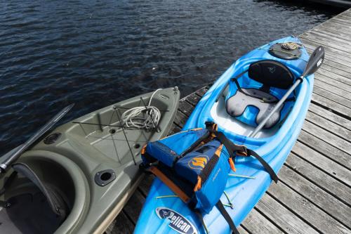 a blue kayak parked next to a dock at Inn on Long Lake in Nanaimo