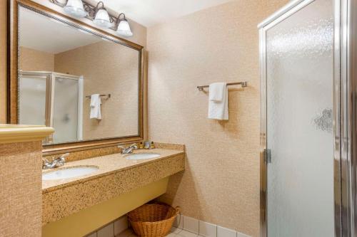 a bathroom with two sinks and a shower at Best Western PLUS Revere Inn & Suites in Paradise