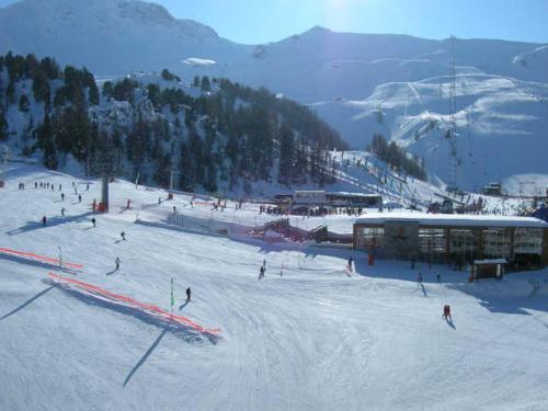 Studio confortable au pied des pistes avec TV à Plagne Centre