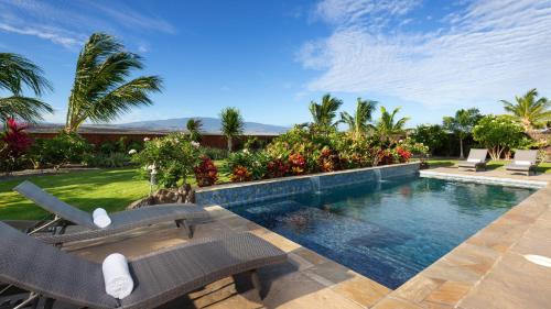 ISLAND SEABATICAL Restful 3BR Ainamalu Home with Private Poolの敷地内または近くにあるプール