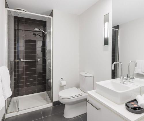 Oaks Melbourne St Kilda Road Hotelにあるバスルーム
