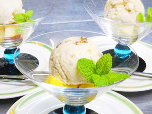 two bowls of ice cream with mint on a table at Pension Come in Minami Uonuma