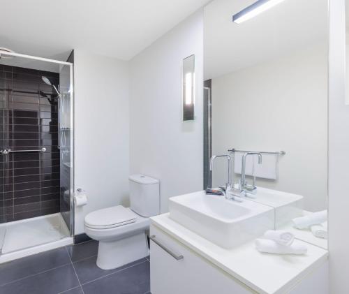 Oaks Melbourne St Kilda Road Hotelにあるバスルーム