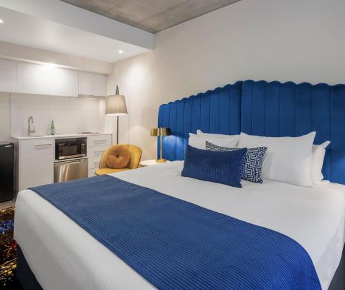 Oaks Melbourne St Kilda Road Hotelにあるベッド