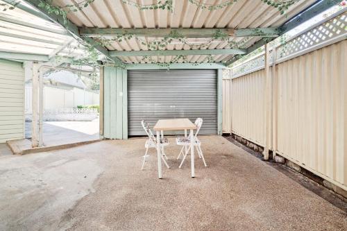 Galería fotográfica de Courtyard Single Room - Serene Spot at Peakhurst - Shared Bathroom en Peakhurst