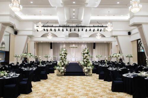 a banquet hall with tables and chairs in a room at Island Castle Hotel & Waterpark in Uijeongbu