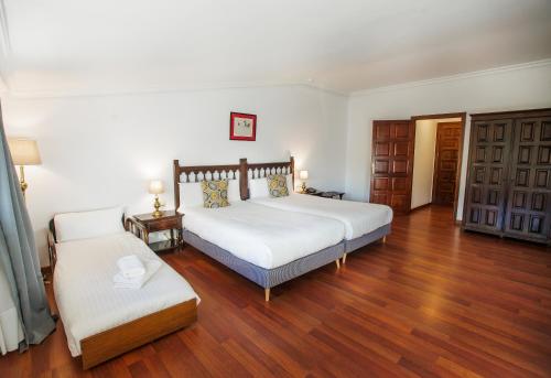 Katil atau katil-katil dalam bilik di Hotel Conde Rodrigo II by eme hoteles