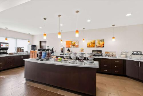 Кухня или мини-кухня в Comfort Inn Sylva - Cullowhee
