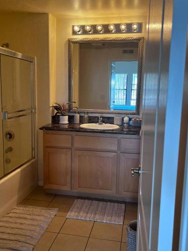a bathroom with a sink and a mirror at SoCal Lux on Miramar in Los Angeles
