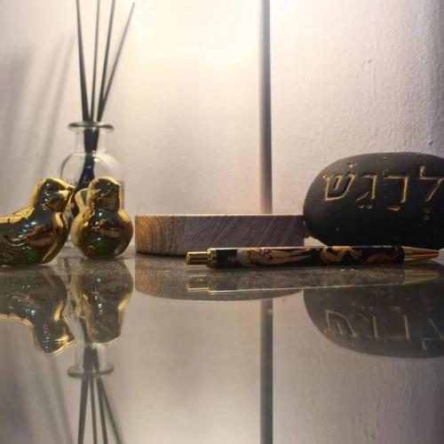 Fotografie z fotogalerie ubytování דירה אומנותית בגבעתיים v destinaci Giv‘atayim