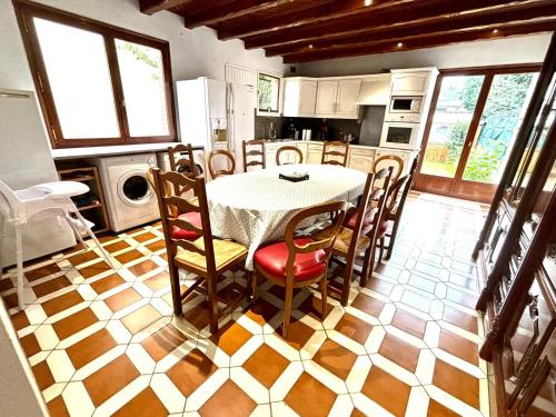 Grande maison tout confort - 5 chambres 5 salles de bain - RER A - Paris - Disney