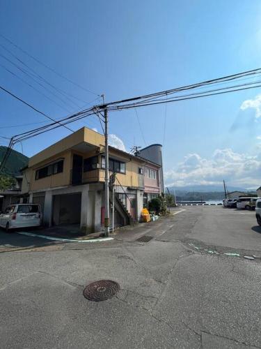 a street with a building on the side of the road at 一棟貸切ゲストハウス in Enoura