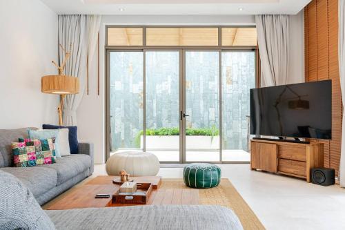 Μια τηλεόραση ή/και κέντρο ψυχαγωγίας στο Stylish Pool Villa Tropical Hideaway