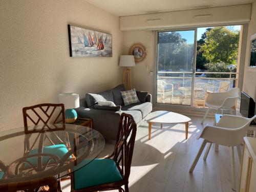 C219 -2 pieces avec parking proche plage