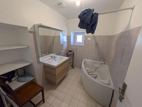 Ένα μπάνιο στο Location appartement