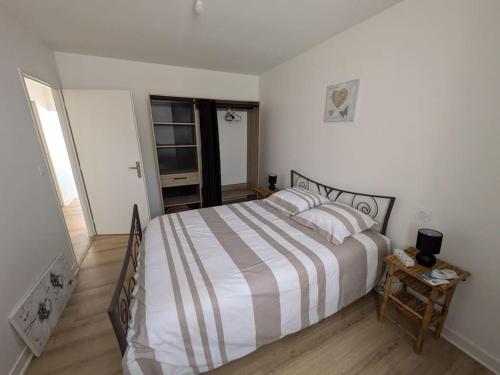 Ένα ή περισσότερα κρεβάτια σε δωμάτιο στο Location appartement