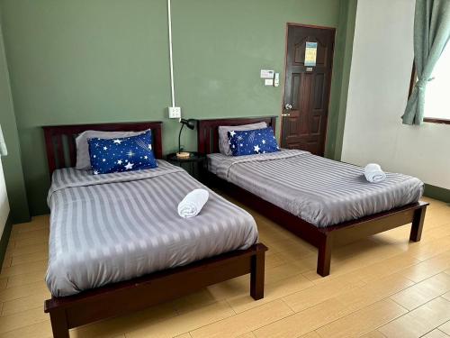 Ένα ή περισσότερα κρεβάτια σε δωμάτιο στο Niece Hostel Phuket - SHA Extra Plus