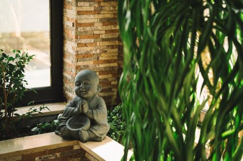 a statue of a baby sitting on a ledge at Weingut Petershof in Alzey