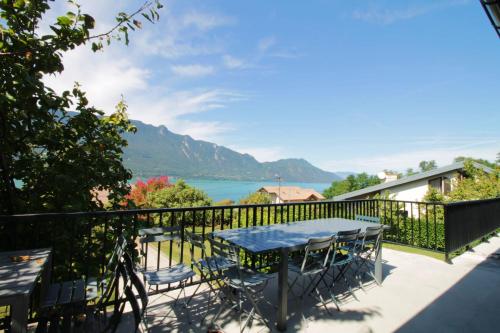 Comfortable villa with a view of Lake Bourget
