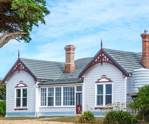 a white house with a gambrel roof at Yambaco0na House in Yambacoona