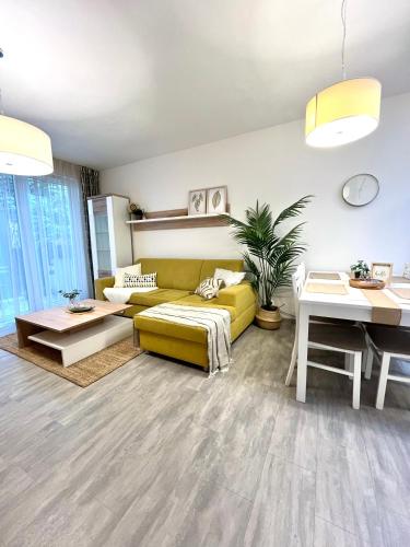 The Elite Suite downtown 2- Bedroom apt AC & garage parking