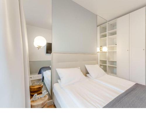 Posteľ alebo postele v izbe v ubytovaní Kołobrzeg Apartamenty Polanki AQUA z Bezpłatnym Basenem, Bawialnią, Parkingiem i Fitness
