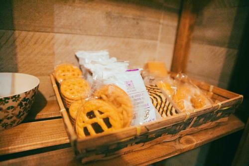 a basket of pretzels and crackers on a counter at I Cento Portali in Pignola
