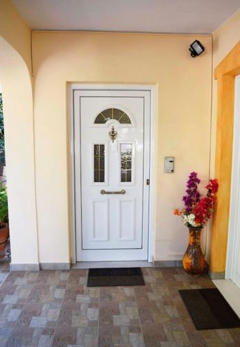 Cosy Apartment with Garden 5 min from metro