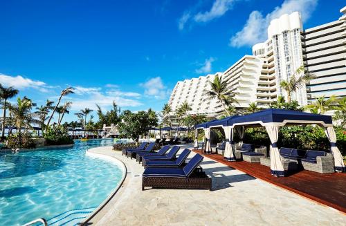 Bazén v ubytování Kensington Hotel Saipan nebo v jeho okolí
