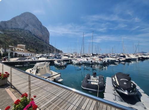 Phong cảnh thiên nhiên gần thuyền