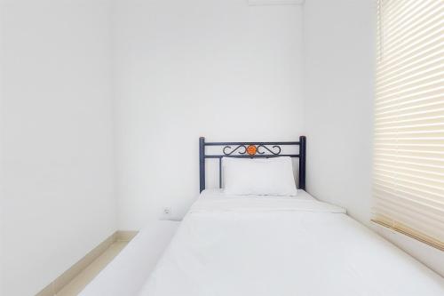 Postel nebo postele na pokoji v ubytování Fully Furnished with Cozy Designed 2BR Serpong Garden Apartment By Travelio